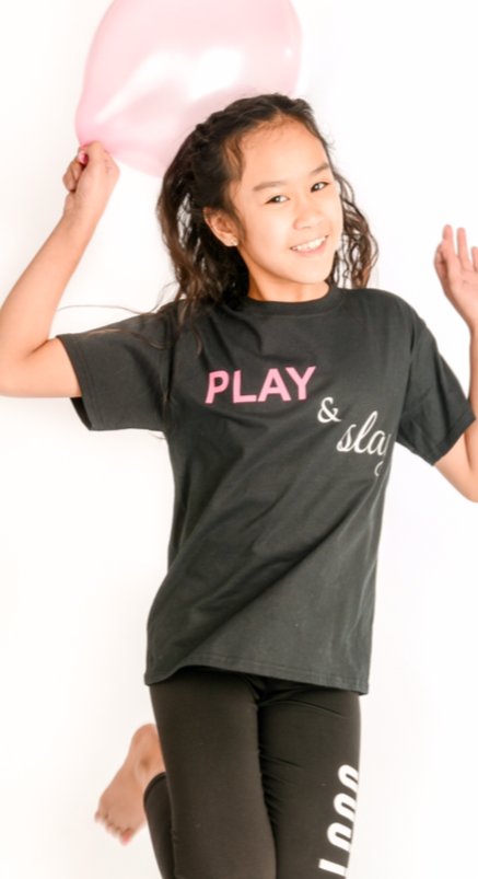 PLAY & SLAY SIGNATURE TSHIRT